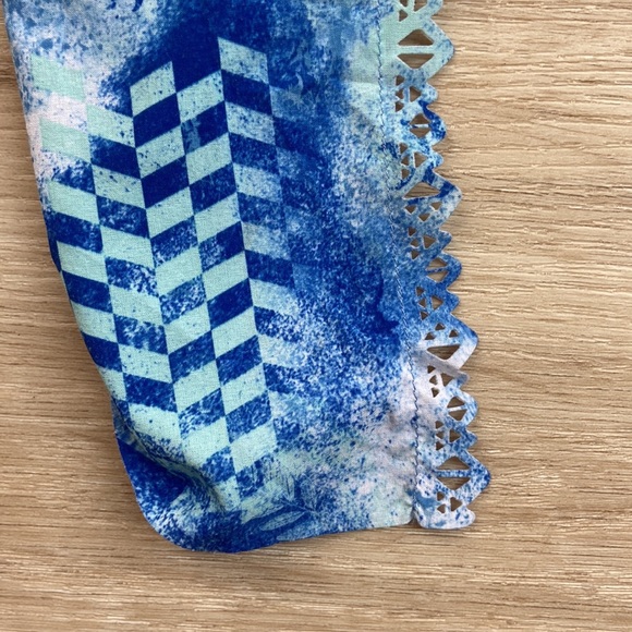 Ivivva tank top racerback laser cut vented lace edging size 10 - Picture 8 of 8